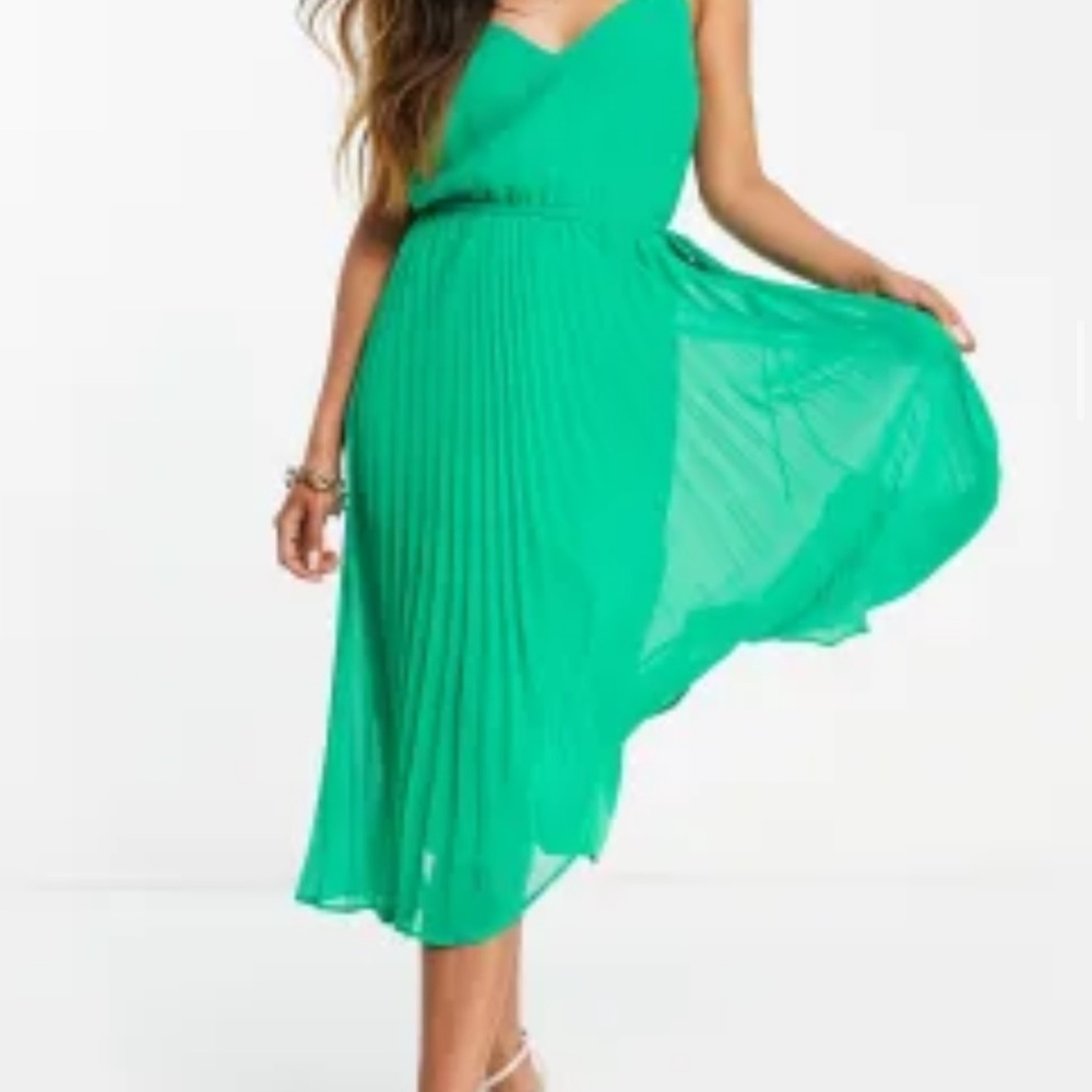 Chic Emerald Midi Dress